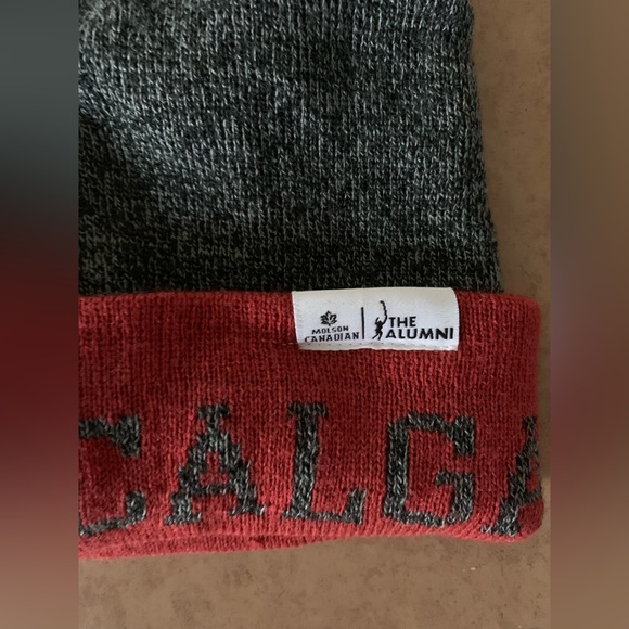 MOLSON NHL Hockey Tuque Red/Grey - Calgary Flames ‘JOE NIEUWENDYK’ - Picture 3 of 4